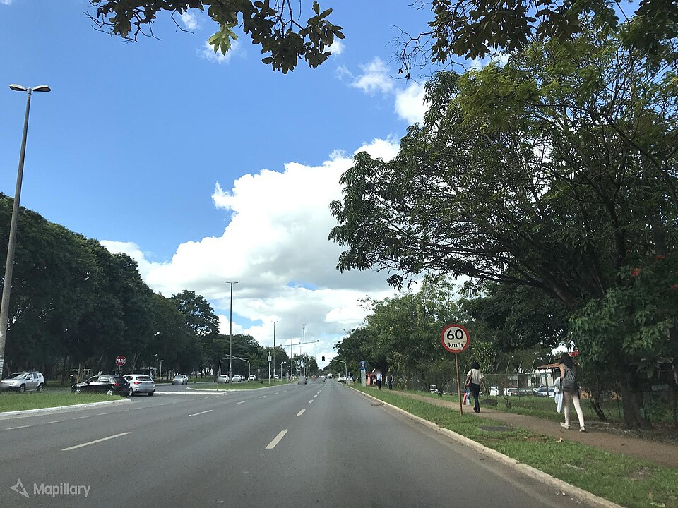 Avenida_L2_Sul,_Brasília,_DF,_Brasil