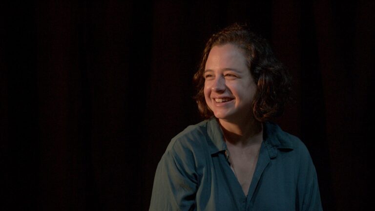 Sorriso 3 Julia Bernat Foto Camilla Lapa