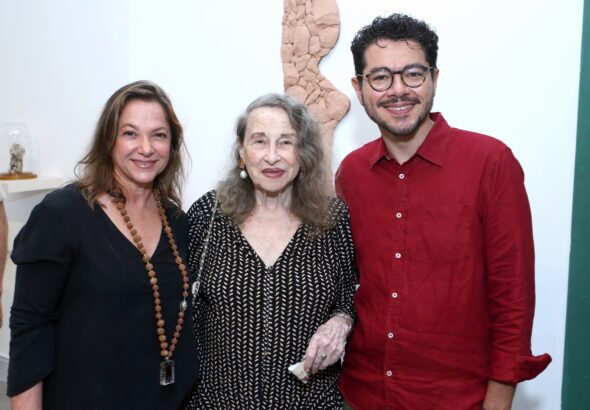 Anna Bella Geiger entre Raquel Saliba e Shannon Botelho