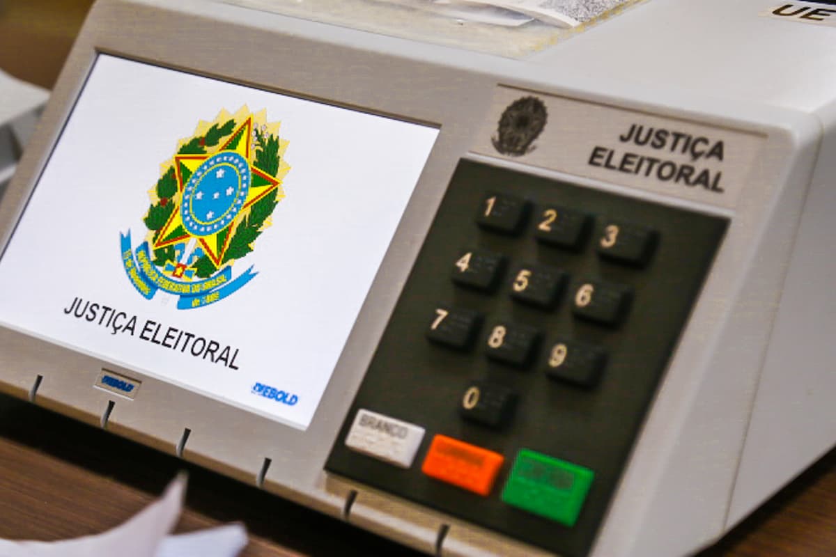 urna-eletronica-moises-pimentel-sgcom-ufrj-656-1