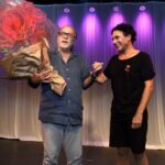 Tony Ramos sendo homenageado por Marcelo Médici