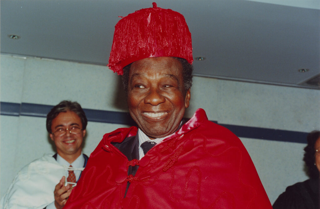 0088-Honoris-Causa-PE-1024x670