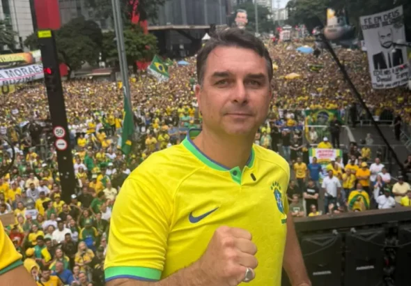 Flavio-Bolsonaro-colete-balas-Av-Paulista-