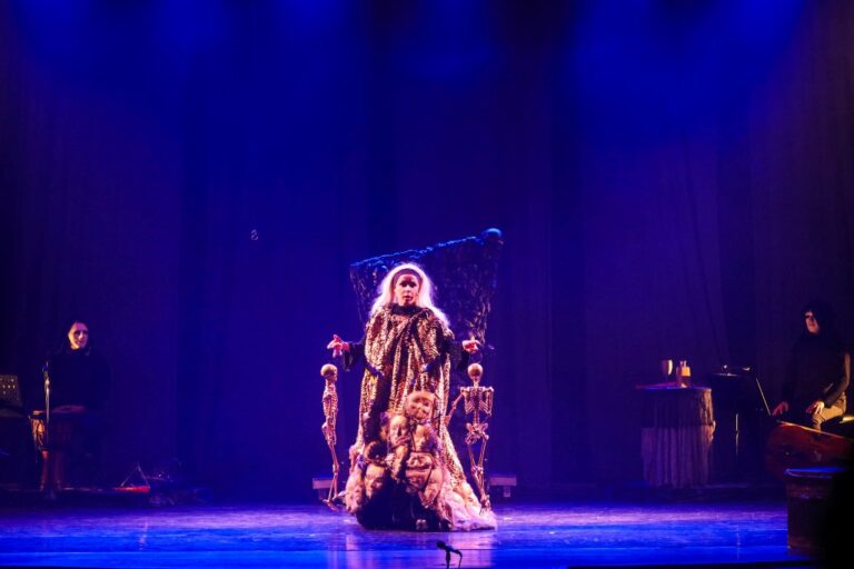 Leona Cavalli em cena