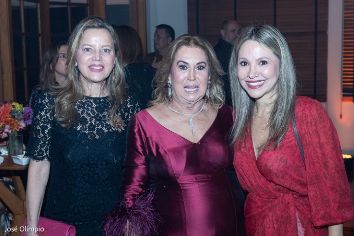 Theresa Macedo entre Shirley Maia, e Alessandra Amaral
