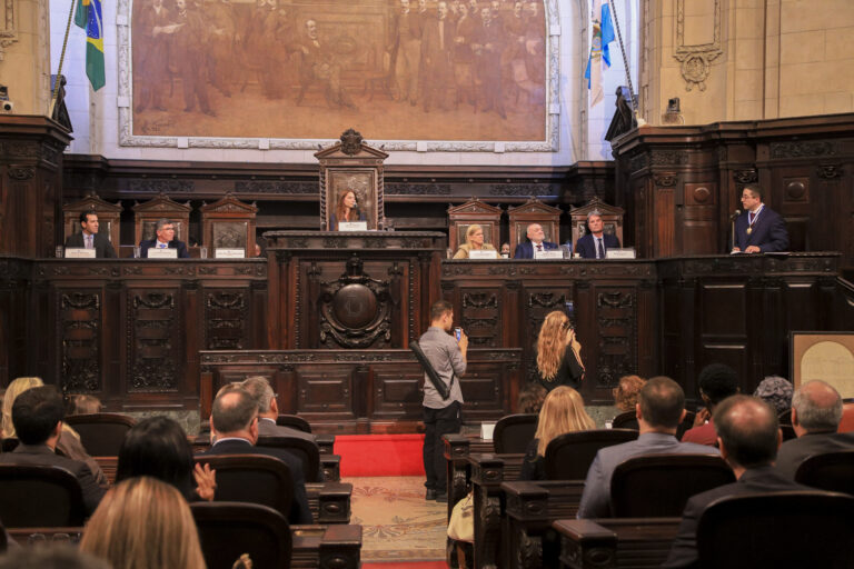 fabio_nogueira_tesoureiro_da_oabrj_recebe_a_medalha_tiradentes_em_reconhecimento_a_sua_contribuicao_para_o_desenvolvimento_da_advocacia_fluminense_12