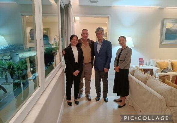 O Consul geral do Japão ,Takashi Manabe com Bayard Boiteux e as diplomatas japonesas Kayo Yoshida e Kotomi Matsumoto