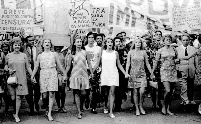 1968_passeata-dos-Cem-mil-atrizes_E-Tudor-T-Carrero-Eva-Wilma-L-Diniz-O-Lara-e-N-Benguel