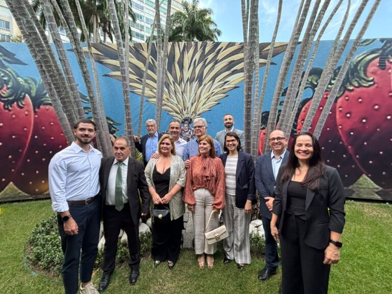 No Museu Carmen Miranda, autoridades se reuniram para firmar o acordo de cooperação (Foto_ Divulgação_Funarj)