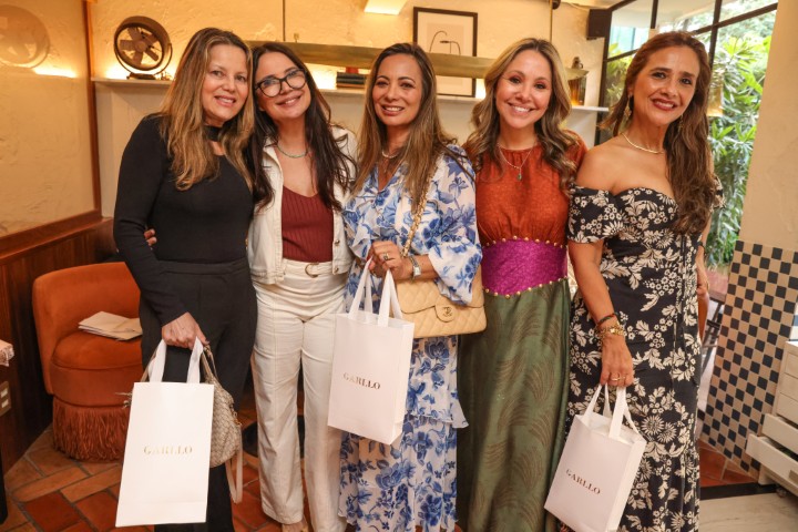 Shirlei Maia, Niuma Garcia, Marcia Romao, Alessandra Amaral e Ana Teresa Padrao