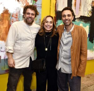 Cissa Guimarães entre os filhos João e Thomaz Velho