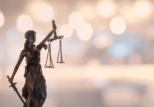 a-justica-nao-pode-parar-fabyola-sassia-oficiala-de-justica-sindojus-ce-1-e1624459834676