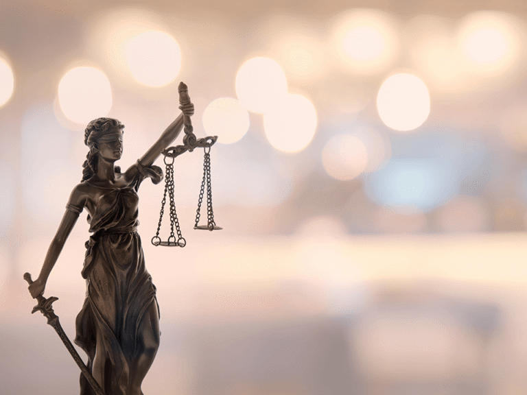 a-justica-nao-pode-parar-fabyola-sassia-oficiala-de-justica-sindojus-ce-1-e1624459834676