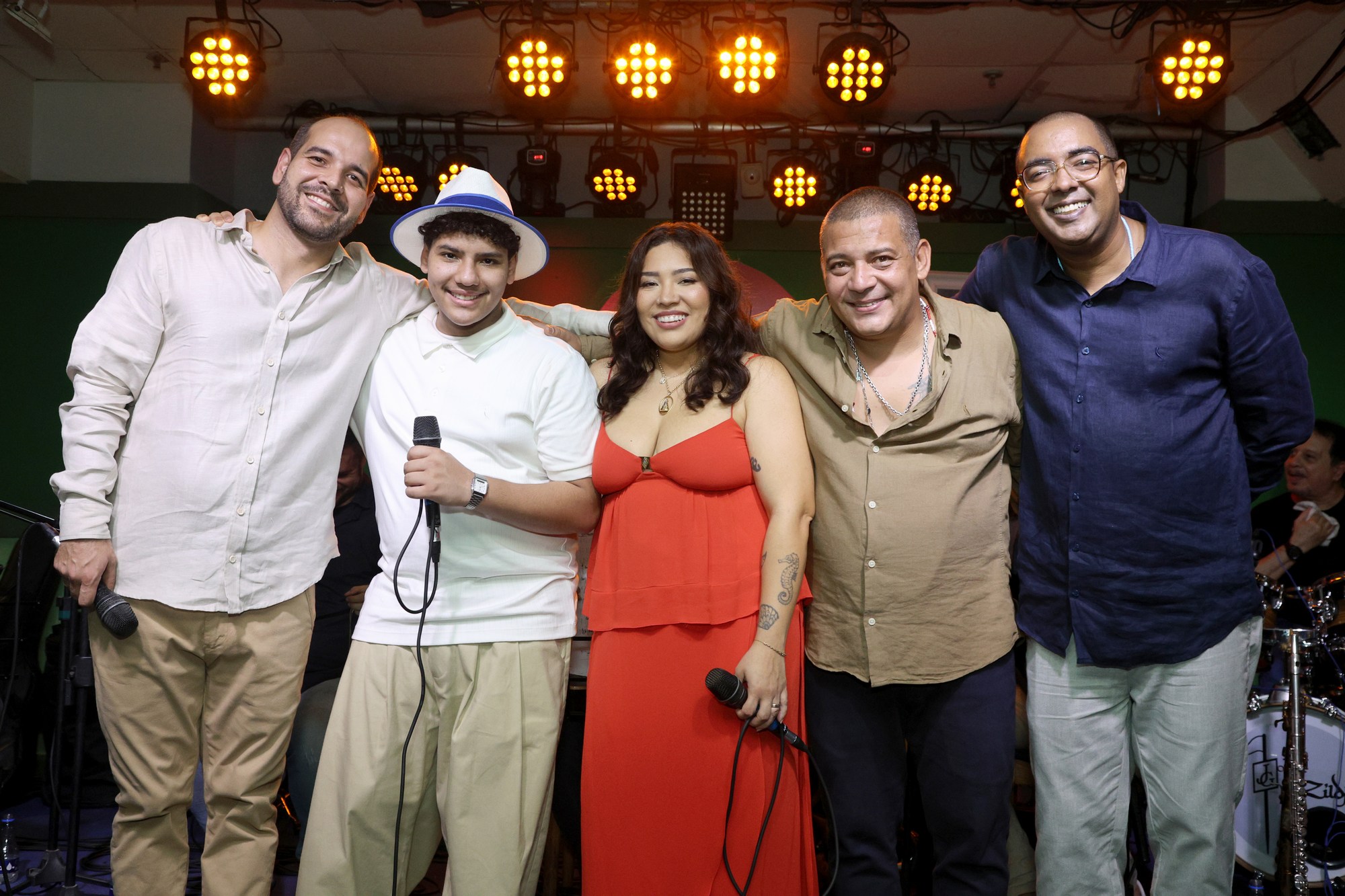 Família Pagodinho estreia no Bar do Zeca Pagodinho com casa cheia.